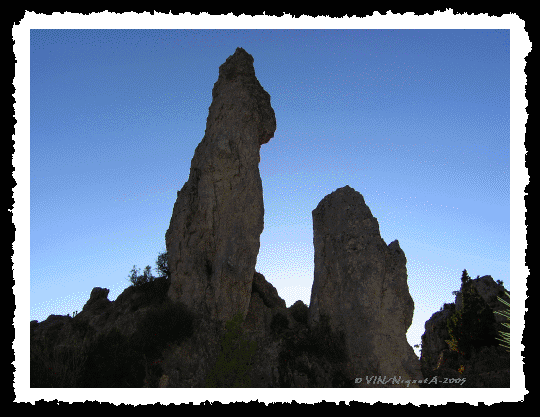 Les colonnes de Pierre de Mourze